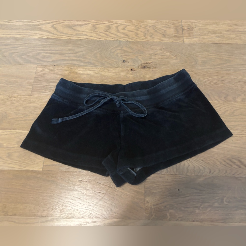 Black hardtail shorts